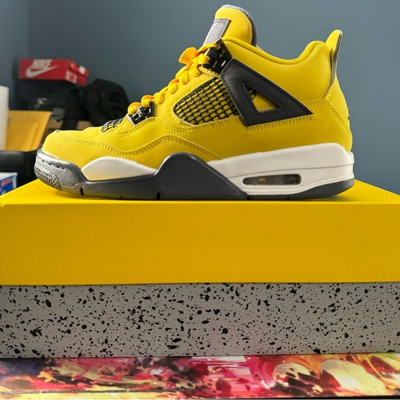 Jordan 4 lightning 2021 size 6.5 main image 7